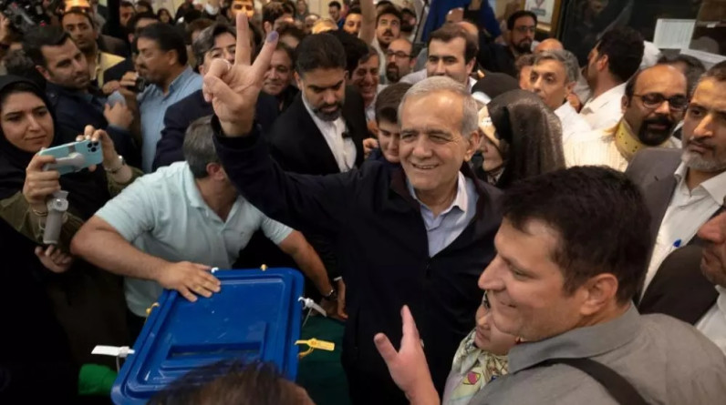 انتخابات الرئاسة الإيرانية: الإصلاحي بزشكيان يتصدر.. وجولة ثانية ضد "جليلي" الجمعة